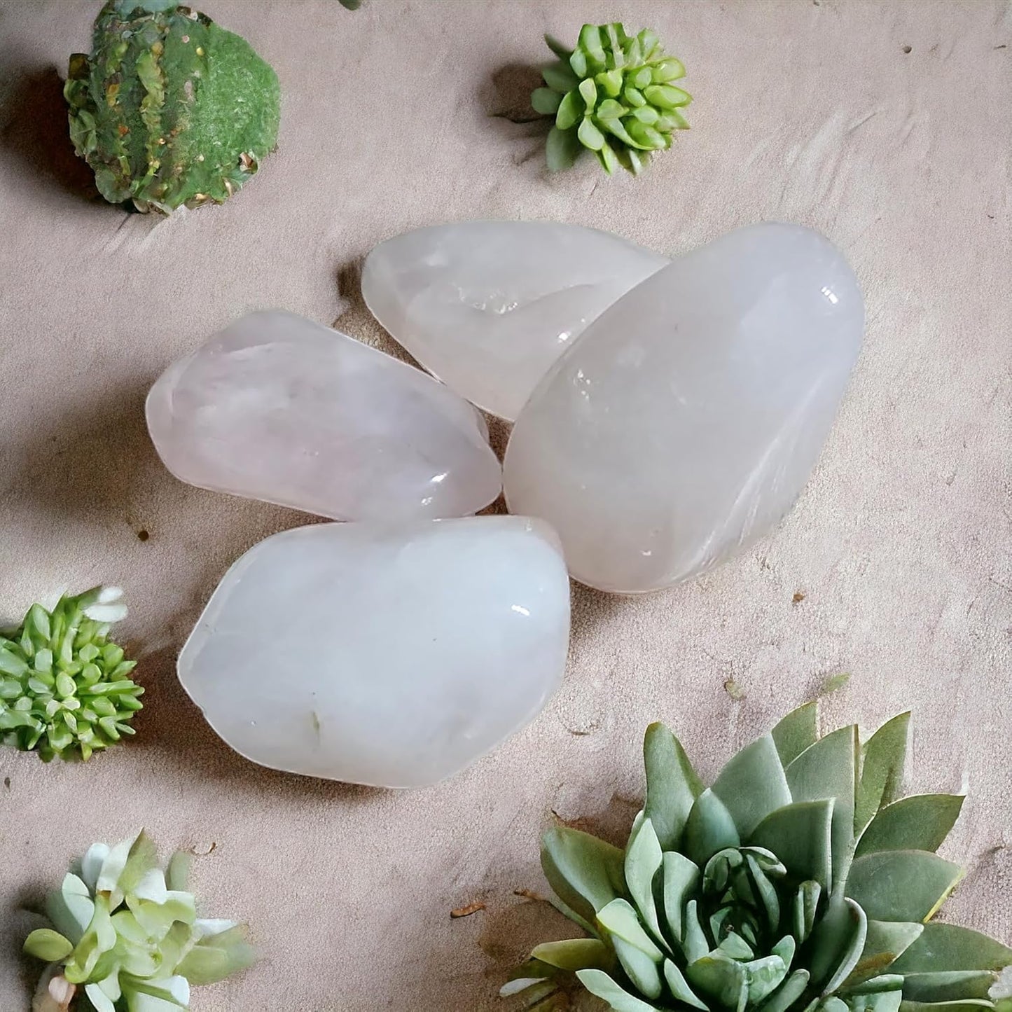 Set di 4 Pietre Naturali - da 1 a 2,5 CM - Utilizzabili nella decorazione, nei rulli massaggianti e per ricaricare con oli essenziali - ideali per la Meditazione e il Benessere (Quarzo rosa)